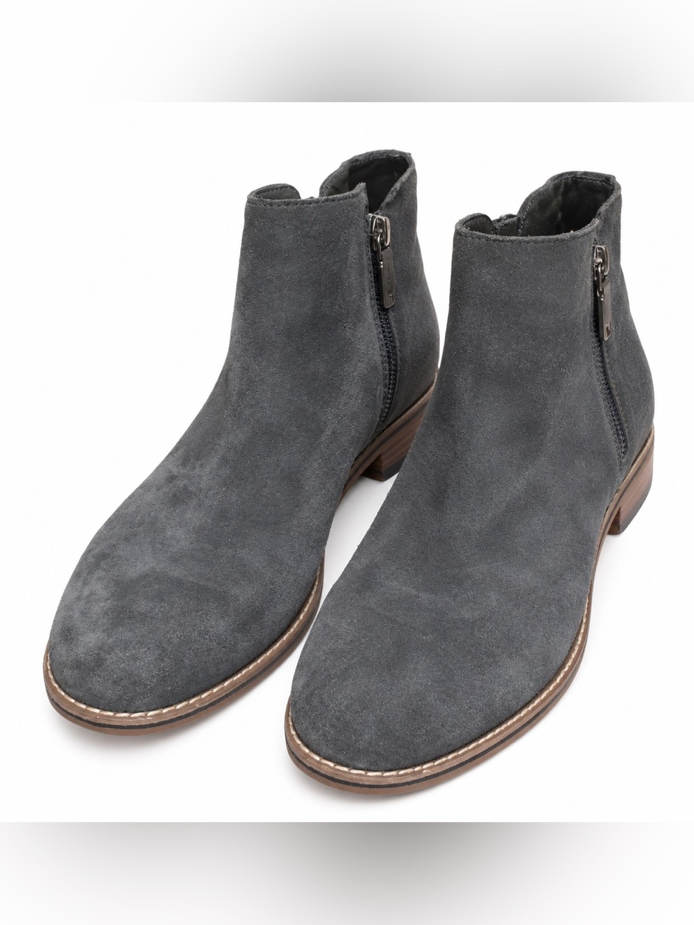 Blondo Women’s Gray Suede Waterproof Ankle Booties. Size: 8
